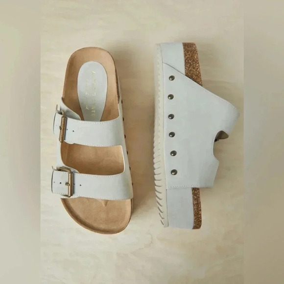 NEW with tags (NWT) Altar’d State Serenna Platform Sandals - Picture 4 of 6